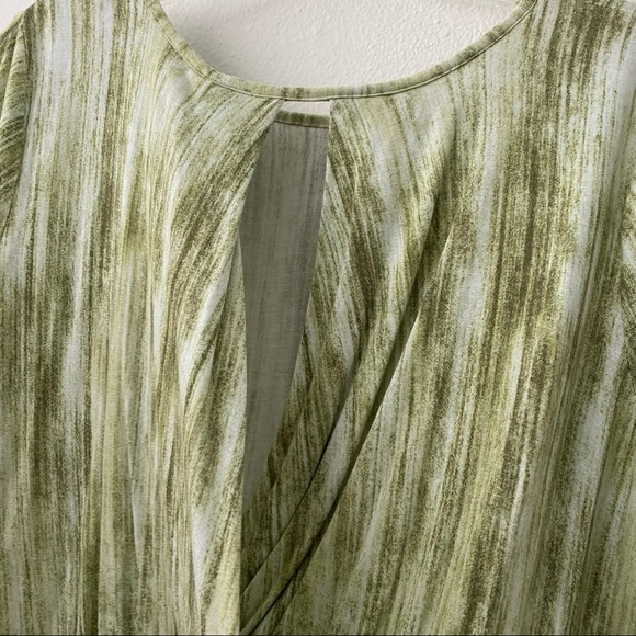 089. Lisa Rinna Collection Green Open Back Top - Picture 4 of 13